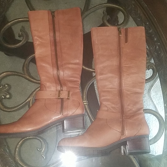 🎉Make an offer Tan Leather Boot - Picture 2 of 7